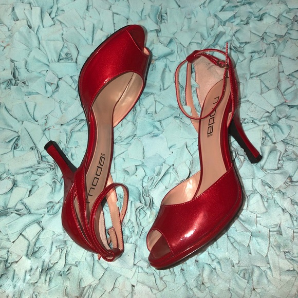 Moda Red Pump - Picture 2 of 2